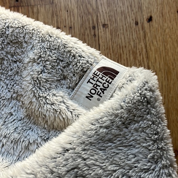 The North Face Soft and Cozy Zip-up Jacket - Picture 4 of 6